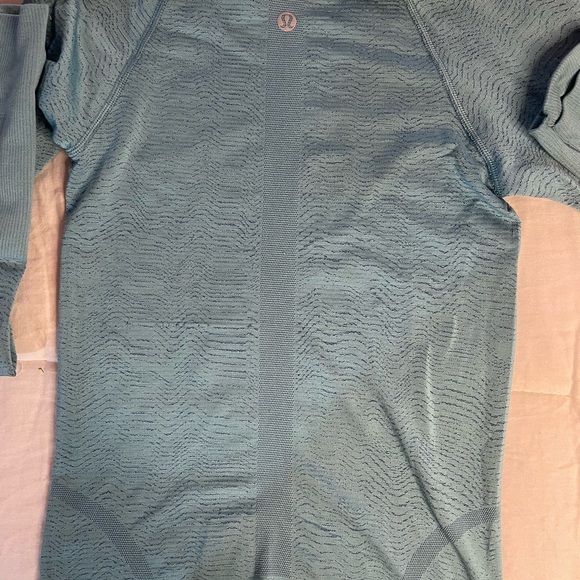 Lululemon women’s top size 0 long sleeve - Picture 3 of 8